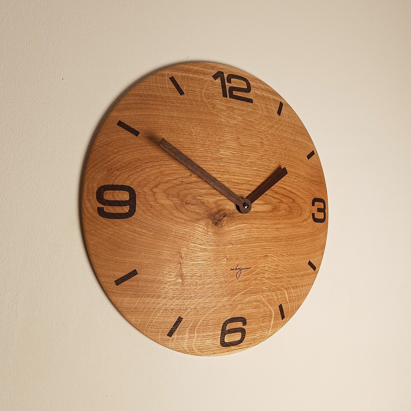 Holz Wanduhr Eiche massiv groß und rustikal