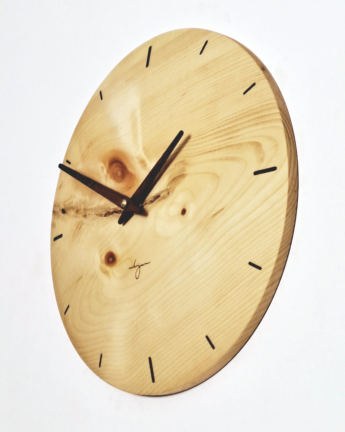 Wanduhr Zirbe Massivholz - ca. 25 - 30,6 cm