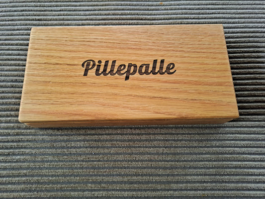 Tablettenbox 'Pillepalle' aus Eiche