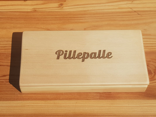 Tablettenbox 'Pillepalle' aus Zirbe