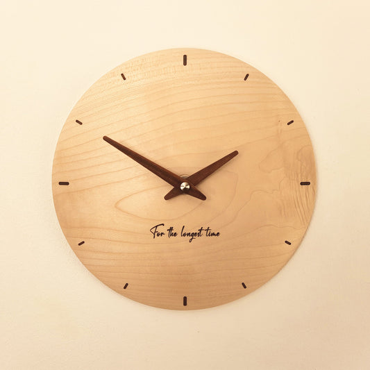 Holz Wanduhr mit Gravur For The Longest Time