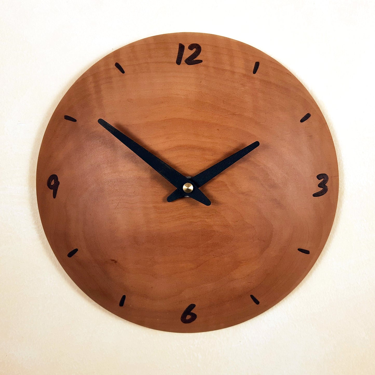 Wanduhr Birne Massivholz
