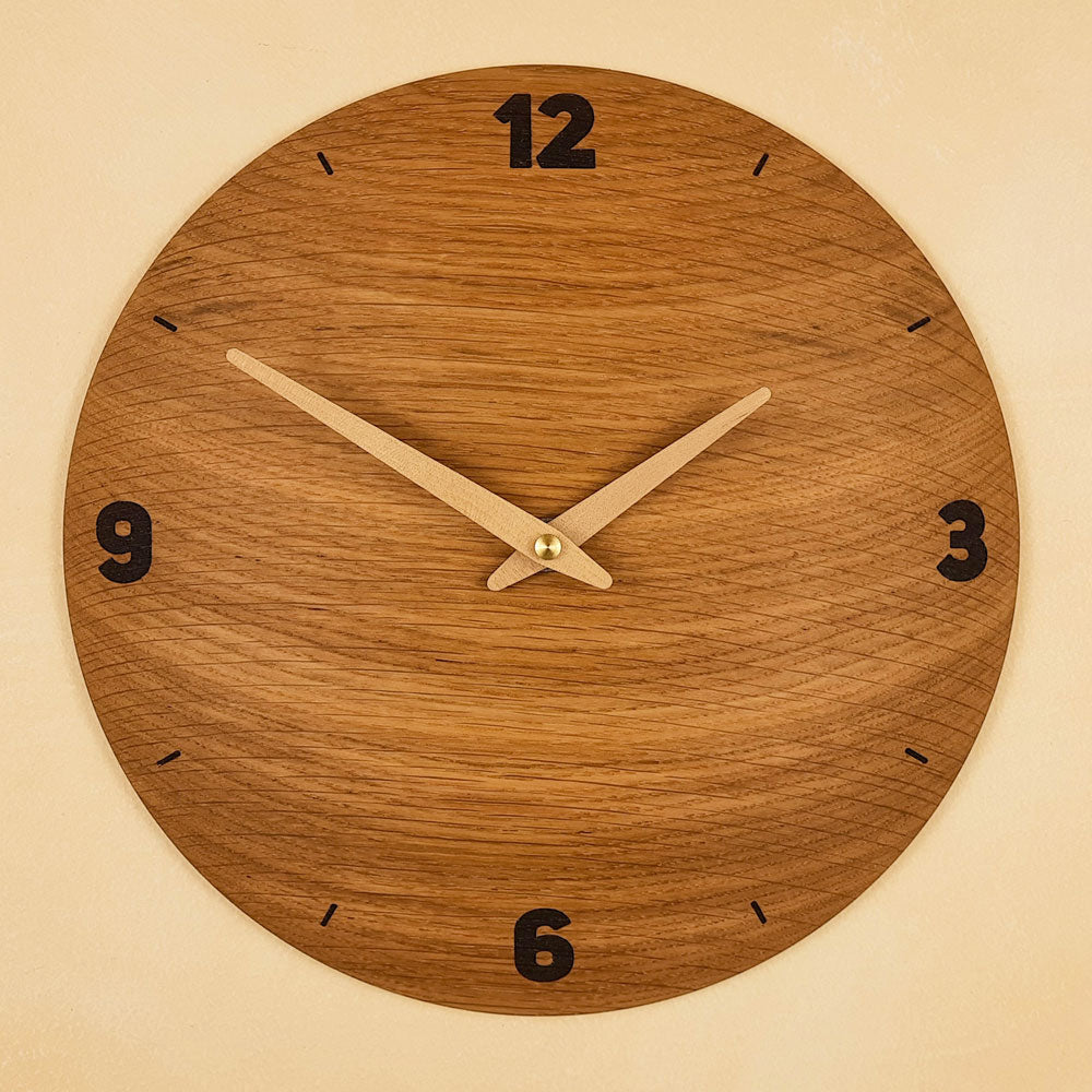 Wanduhr Eiche Massivholz - ca. 25 cm