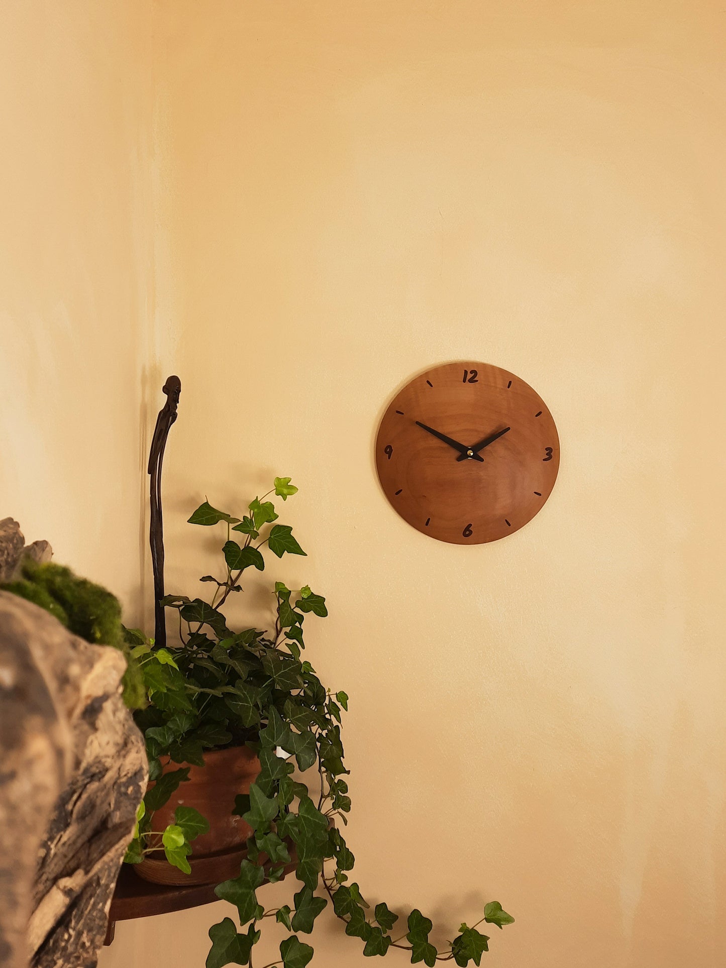 Wanduhr Birne Massivholz