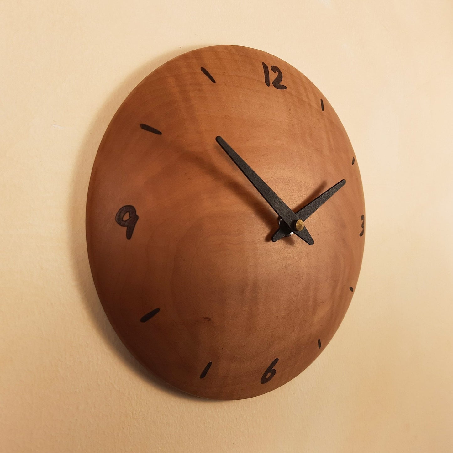 Wanduhr Birne Massivholz