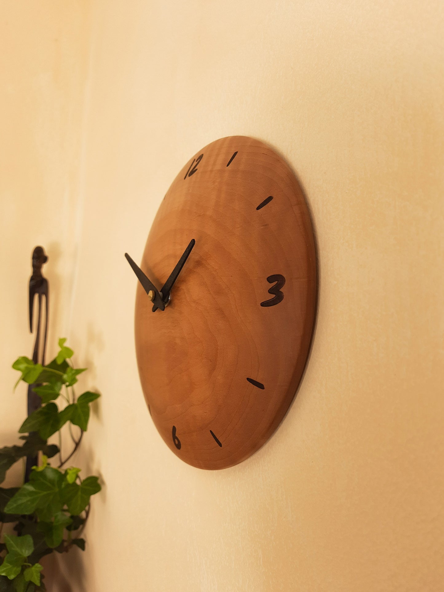 Wanduhr Birne Massivholz