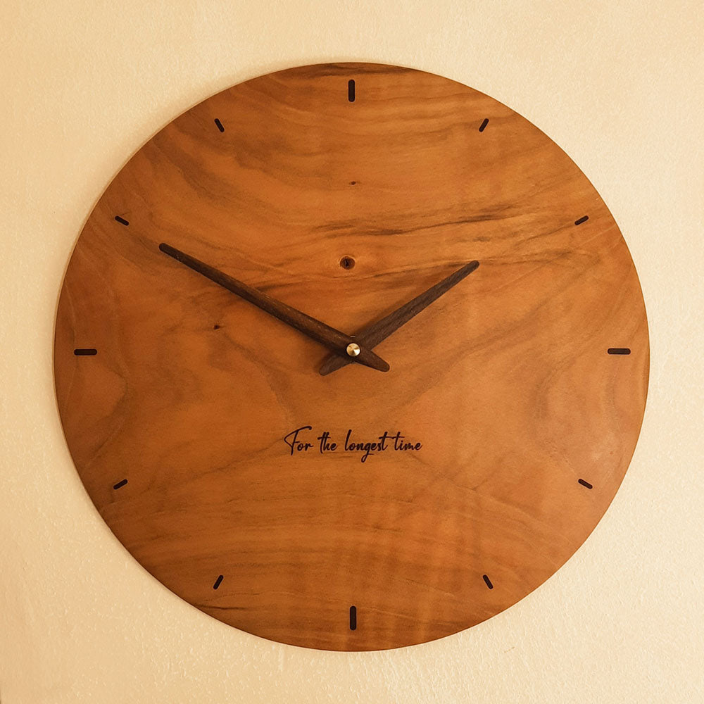 Kirschholz Wanduhr mit Gravur