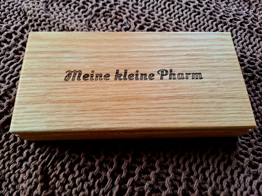 Tablettenbox 'Meine kleine Pharm' aus Eiche