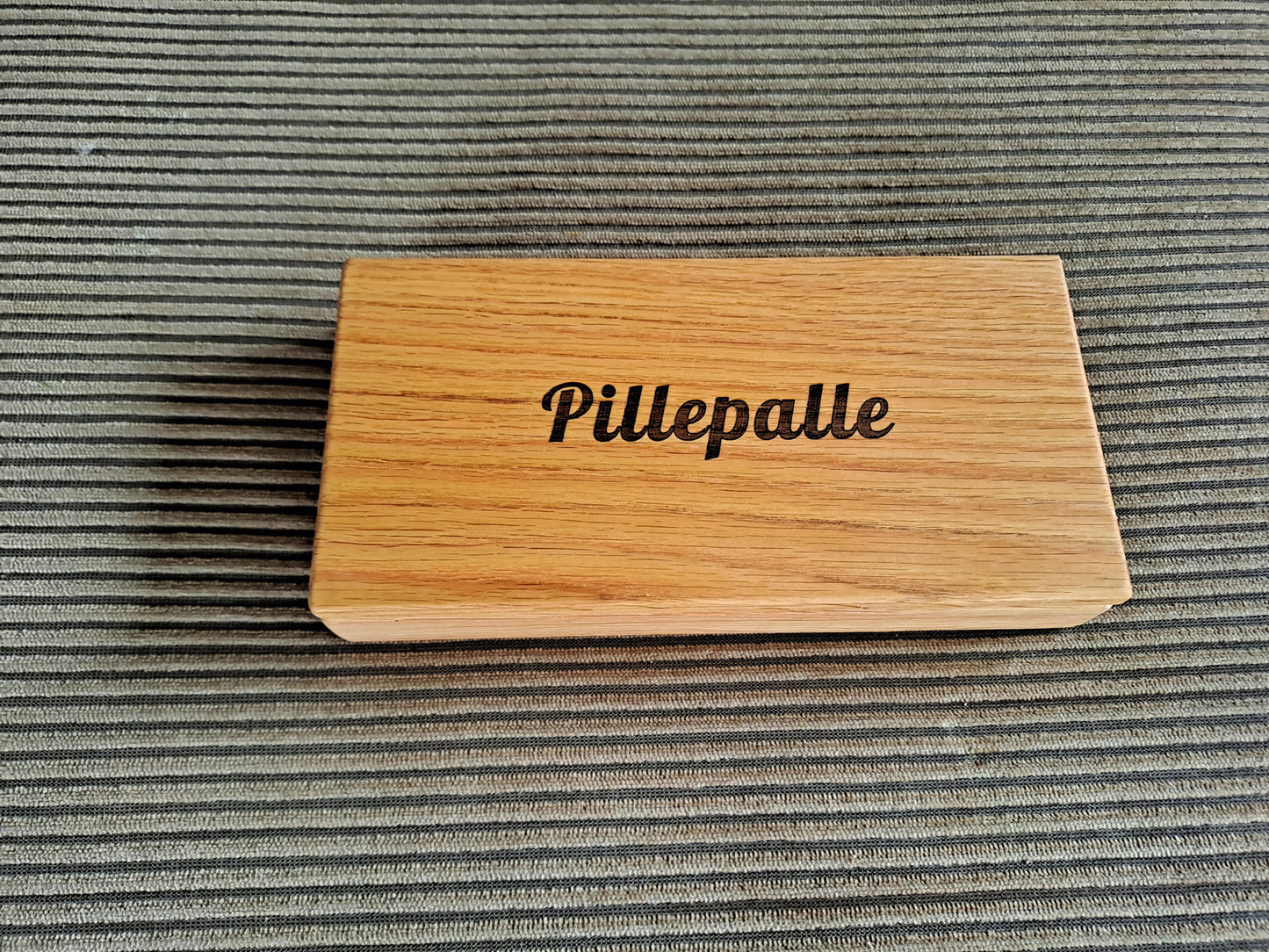 Tablettenbox 'Pillepalle' aus Eiche