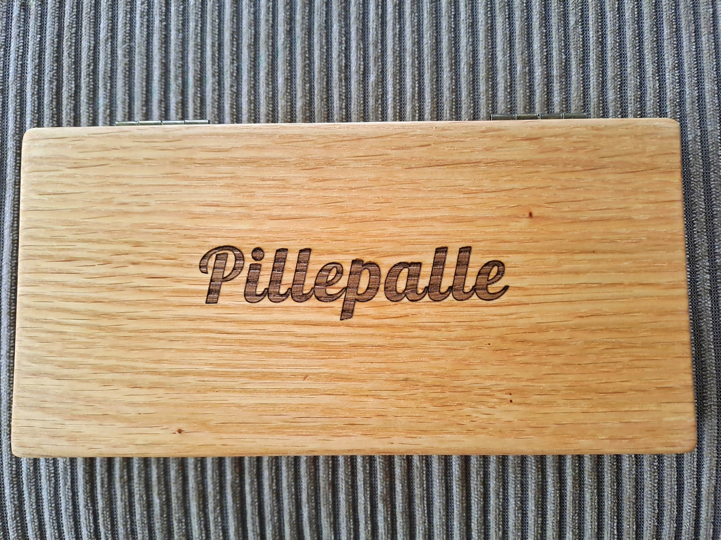 Tablettenbox 'Pillepalle' aus Eiche