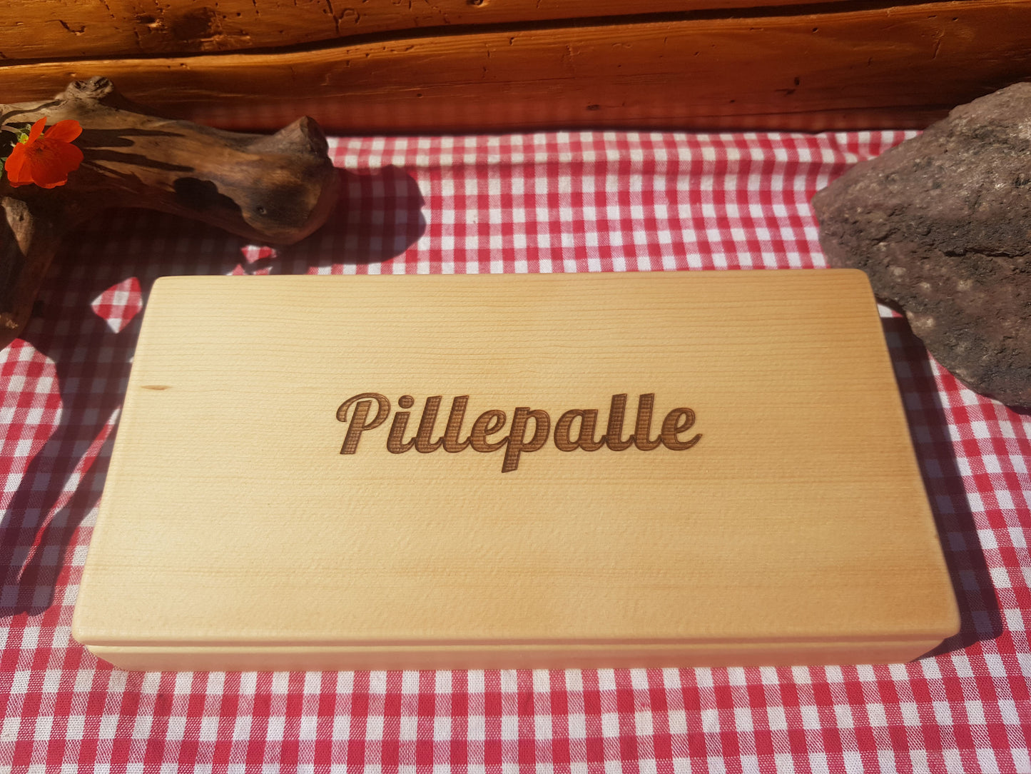 Tablettenbox 'Pillepalle' aus Zirbe