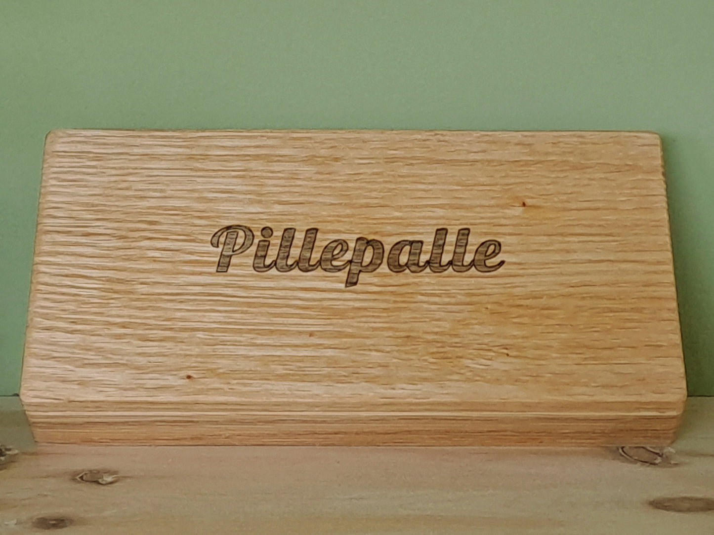 Tablettenbox 'Pillepalle' aus Eiche