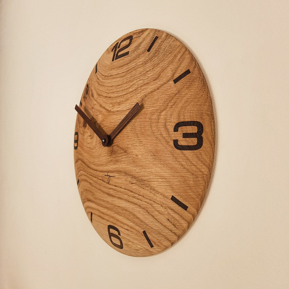 Holz Wanduhr Eiche massiv groß und rustikal