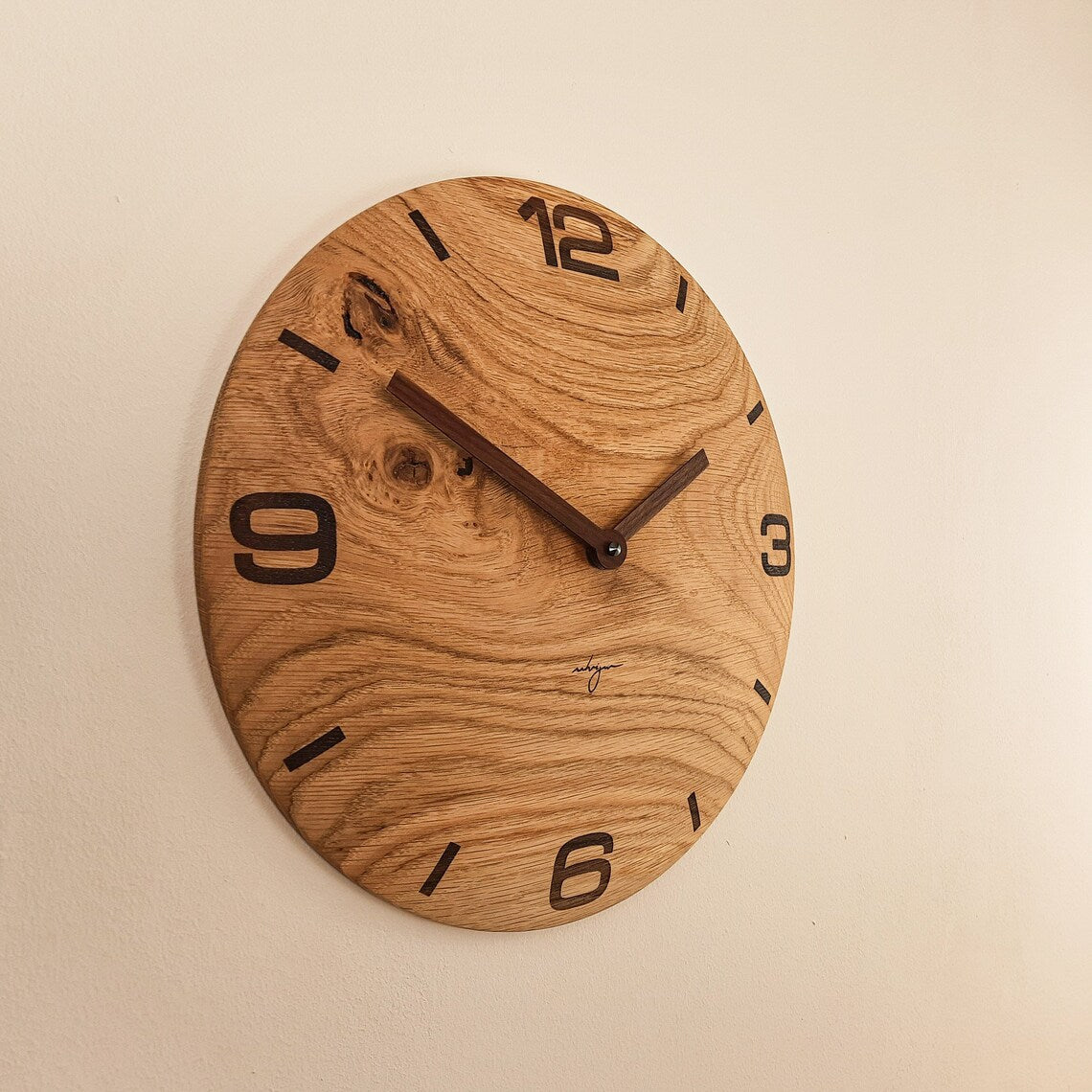 Holz Wanduhr Eiche massiv groß und rustikal