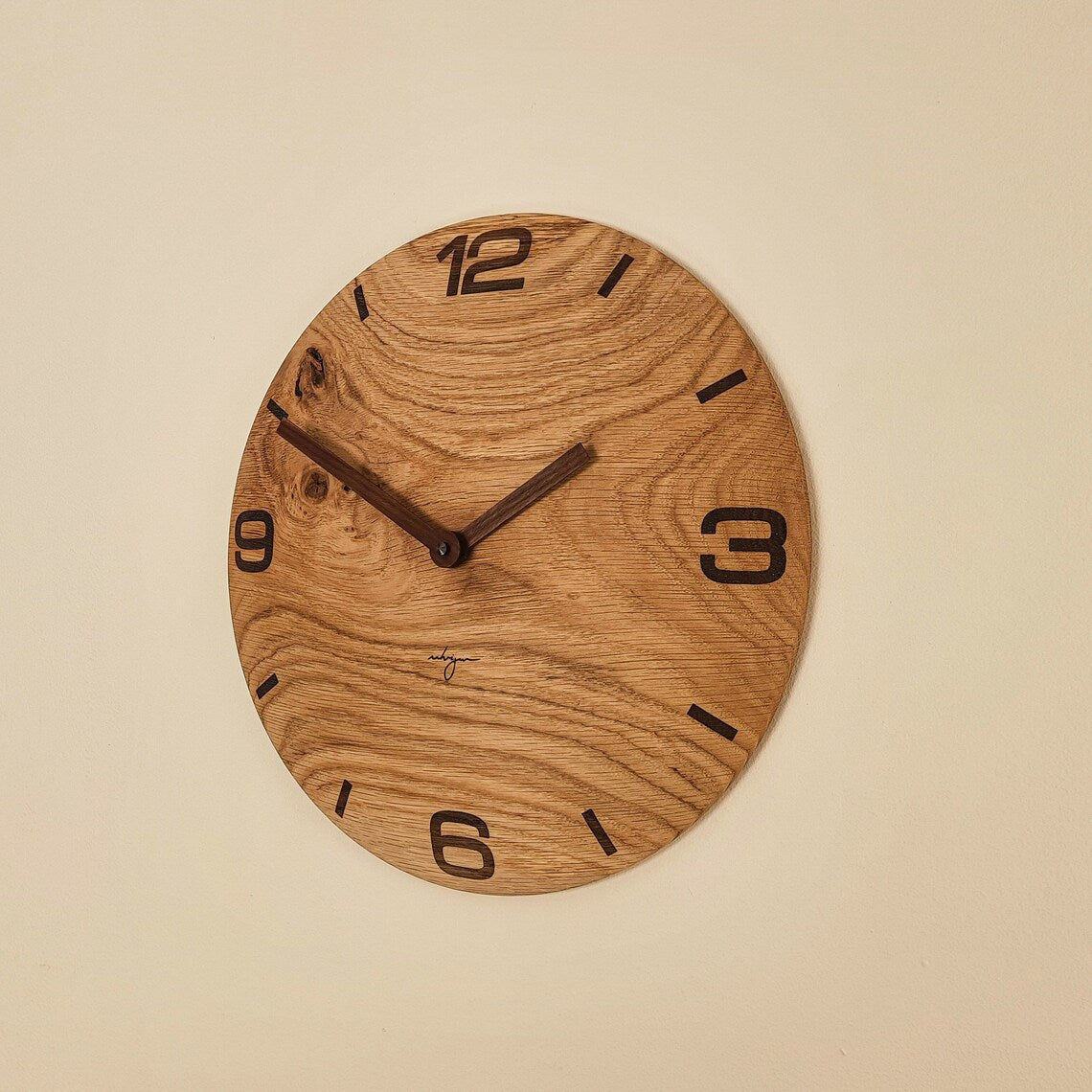 Holz Wanduhr Eiche massiv groß und rustikal