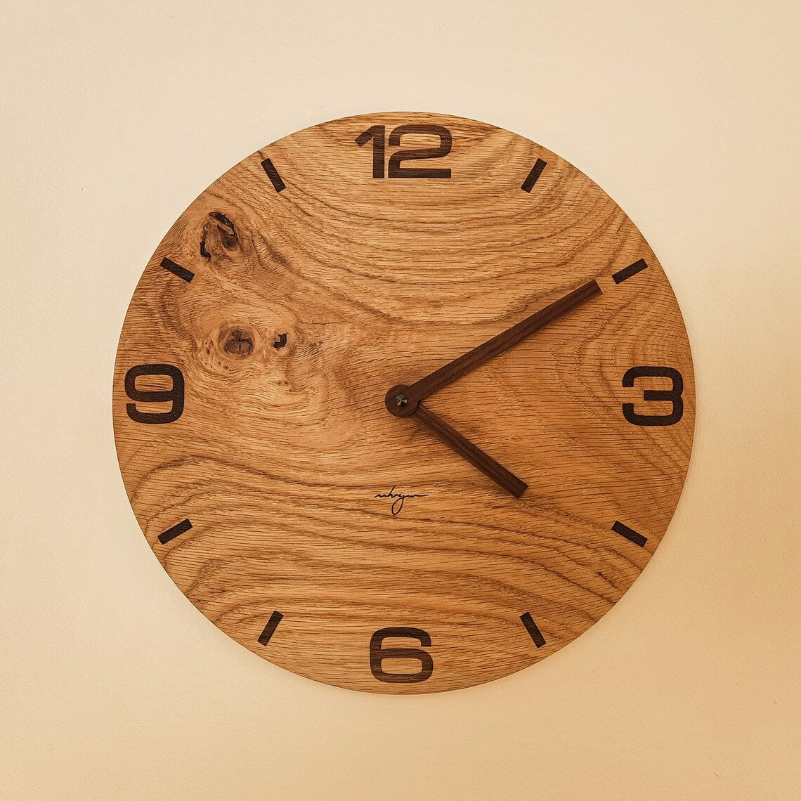 Holz Wanduhr Eiche massiv groß und rustikal