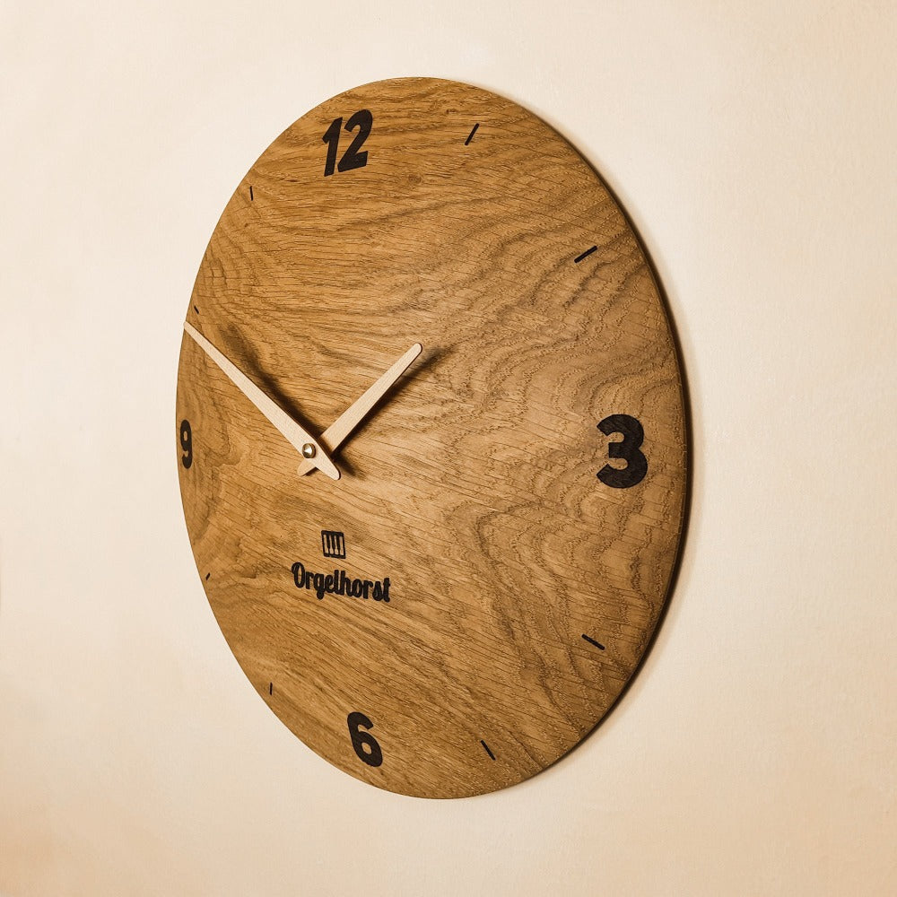 Holz Wanduhr Eiche mit Gravur