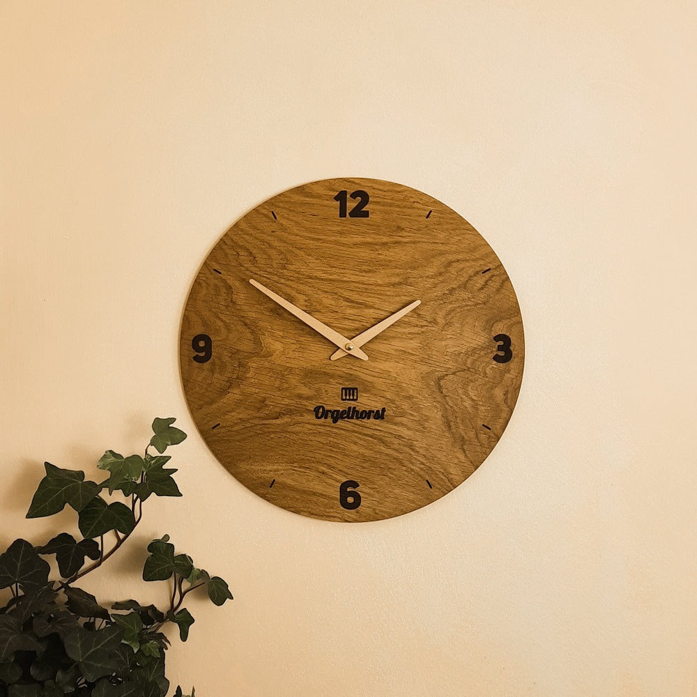 Holz Wanduhr Eiche mit Gravur