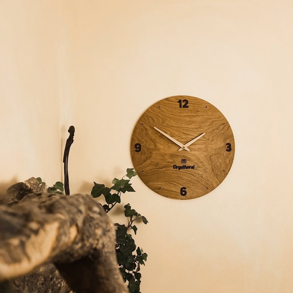 Holz Wanduhr Eiche mit Gravur